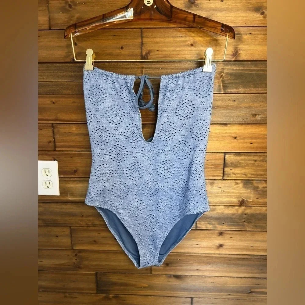 Aerie crochet one piece bathing suit crisscross back in baby blue size medium - Picture 3 of 9